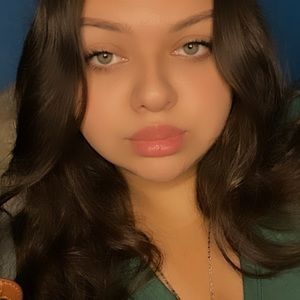 Meet your Posher, Julyssa